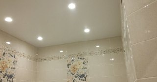 Натяжной потолок в ванную Курчатов, цена от 2111 руб.